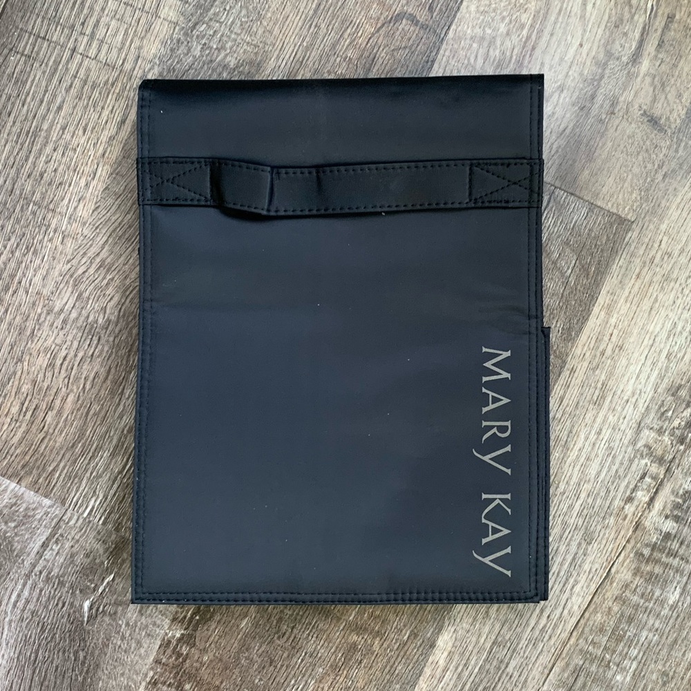 Mary Kay Hanging Cosmetic Bag - NEW
